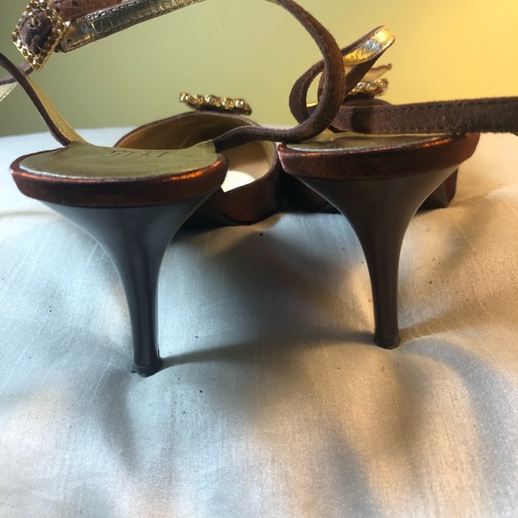 Shoes - Picture 5 of 8